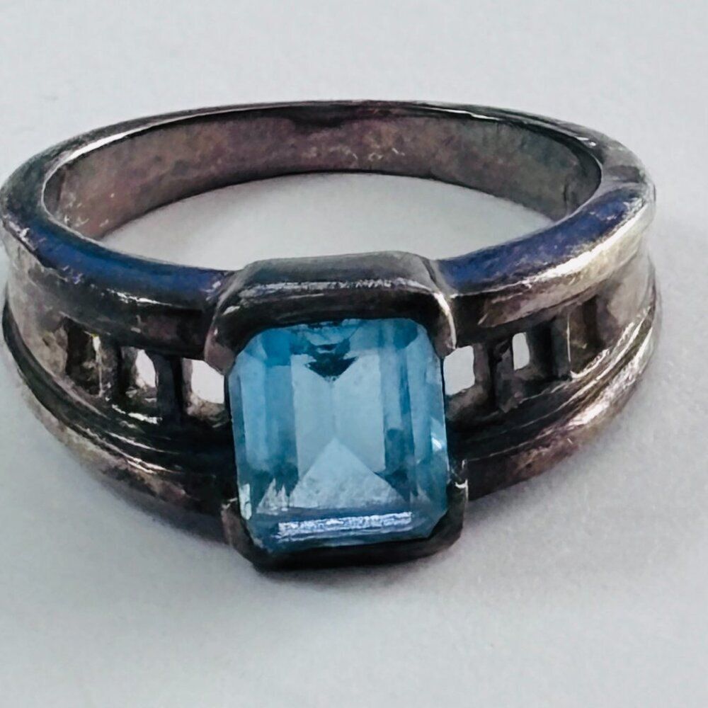 Vintage Signed 925 Sterling Silver Emerald Cut Blue Stone Ring Size 10